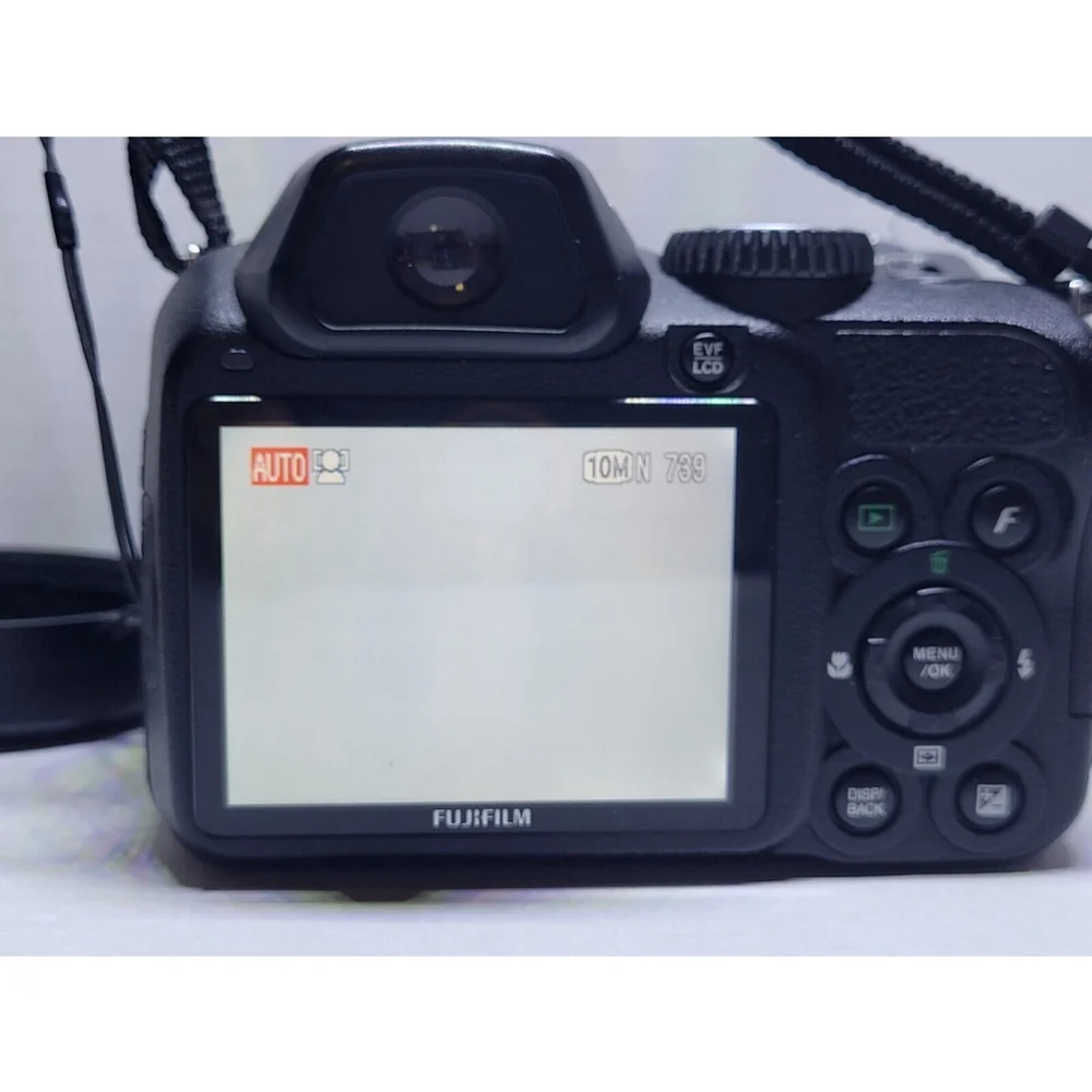 Fujifilm FinePix S2000HD 10MP Digital Camera with Batteries & Card. No. 8U064803